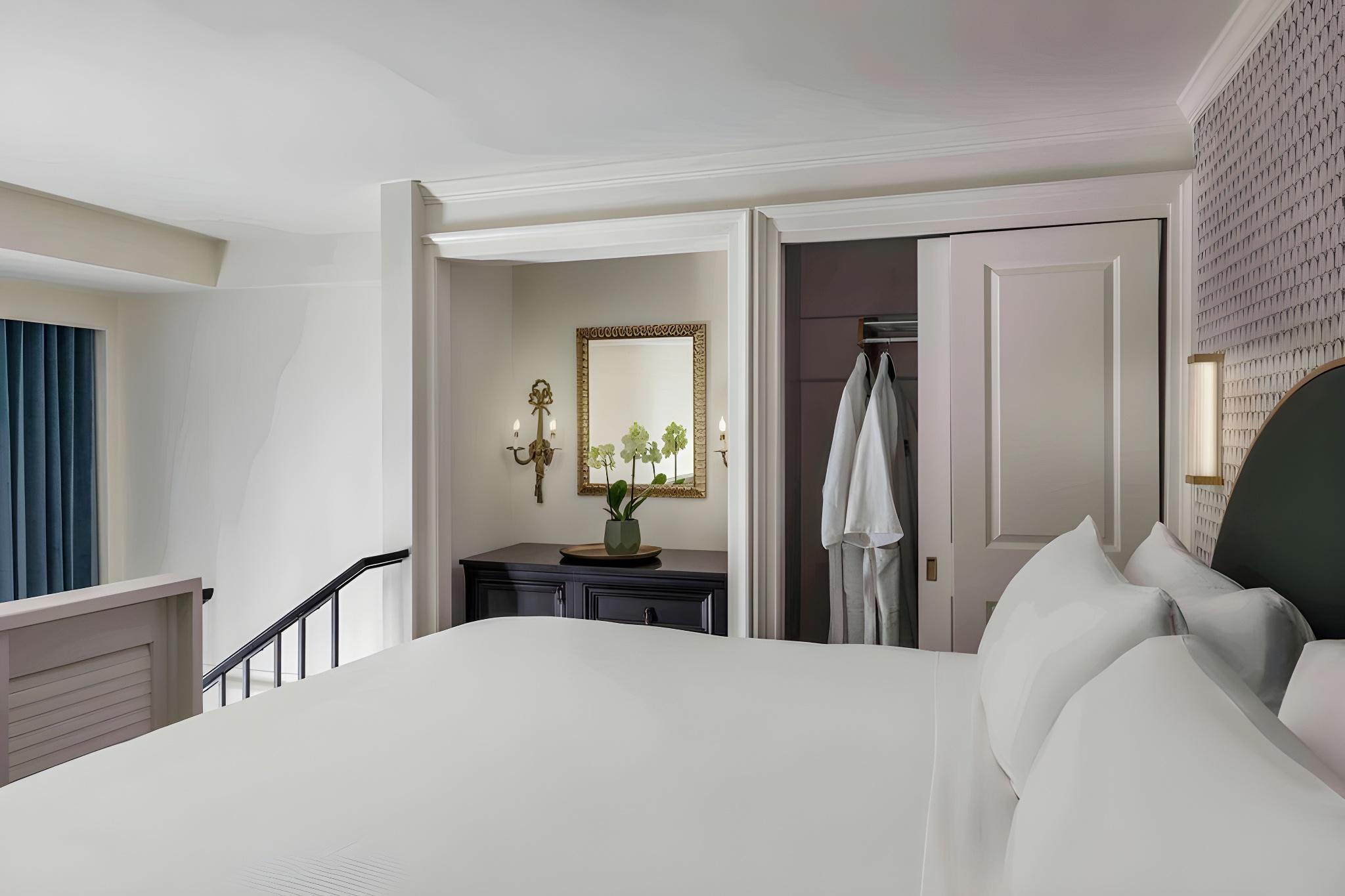 Grand, Loft, Superior, Suite, King Bed, City View, Sofa, Balcony, Corner