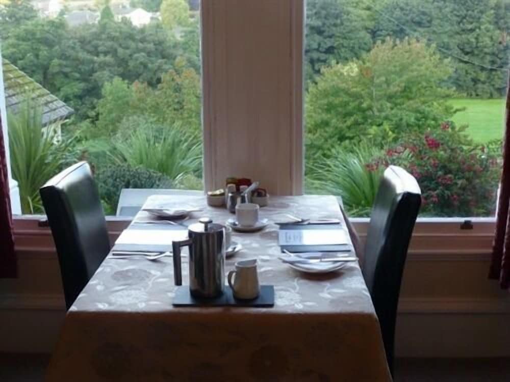Bryn Derwen Guest House 48/60