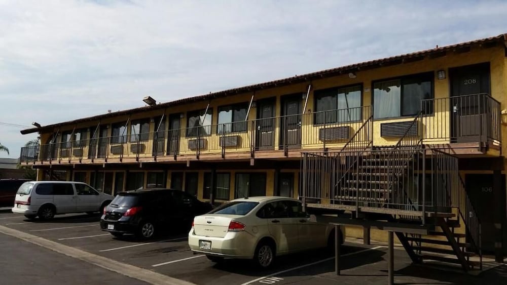 Sierra Inn 13/15