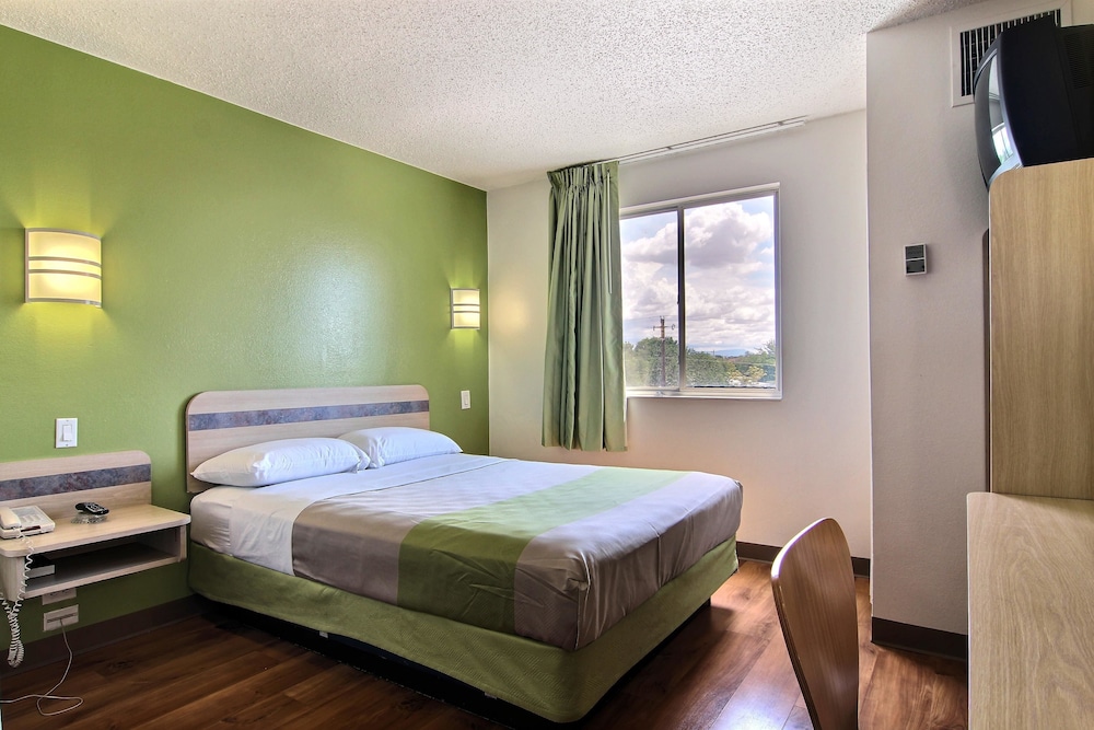 Motel6 Albuquerque, NM - North 37/62