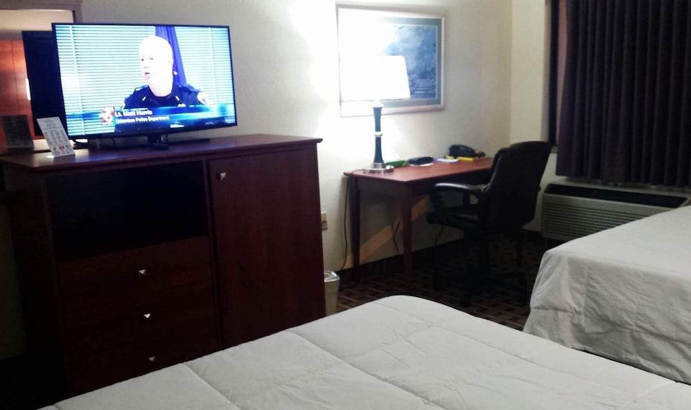 Baymont by Wyndham Paducah 13/18