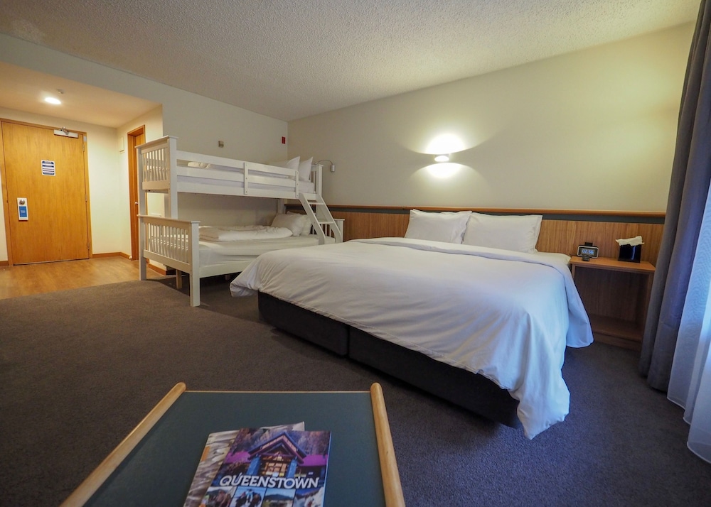 Swiss-Belresort and Villas Coronet Peak 16/65