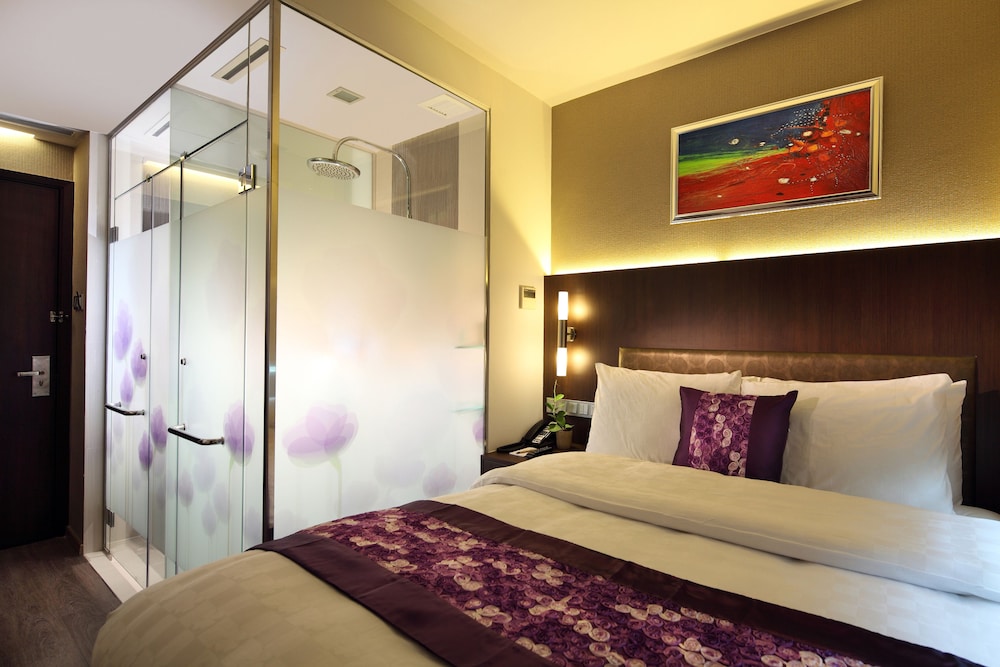 HOTEL CLOVER 5 HONGKONG STREET 11/37