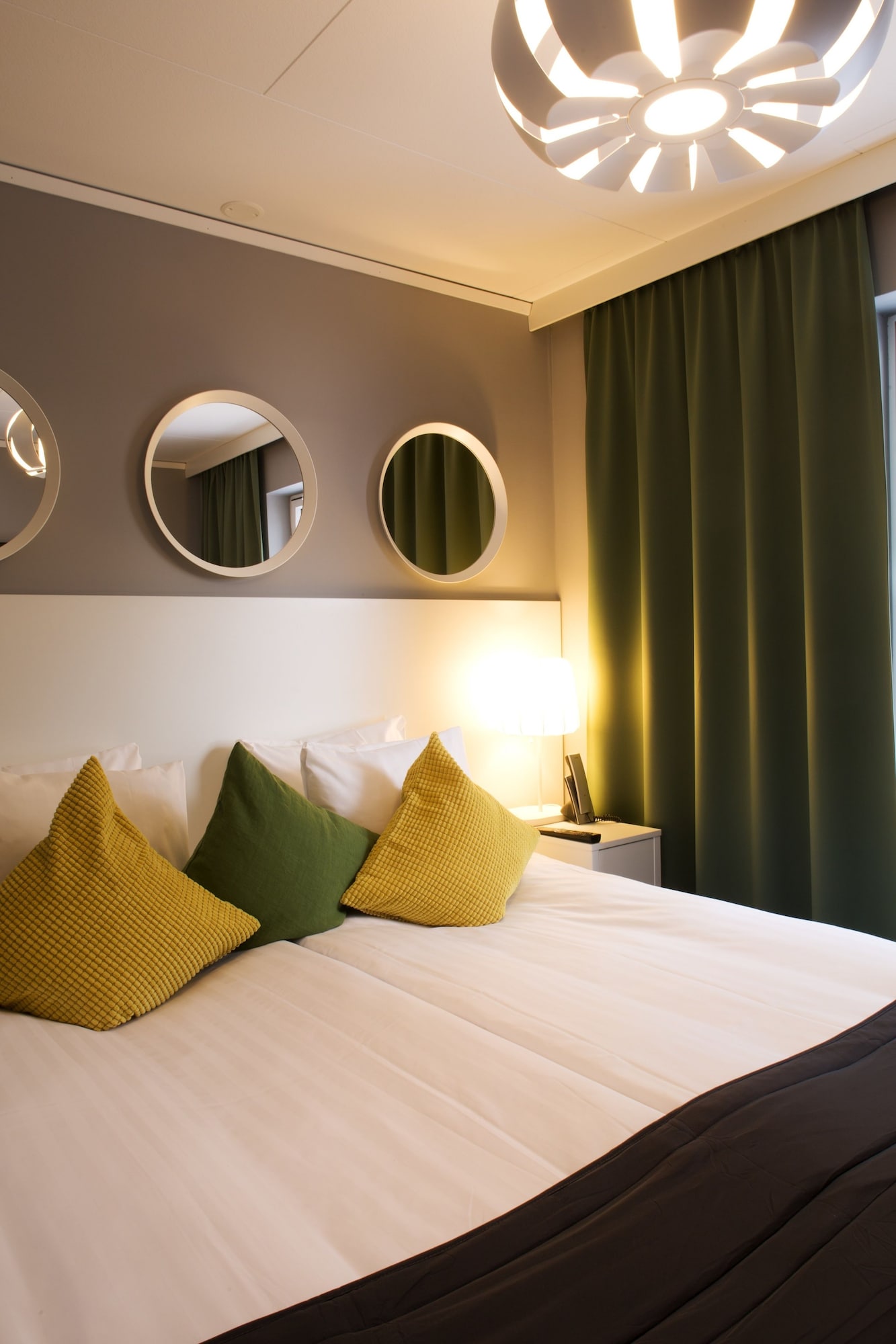 SUPERIOR, KING BED