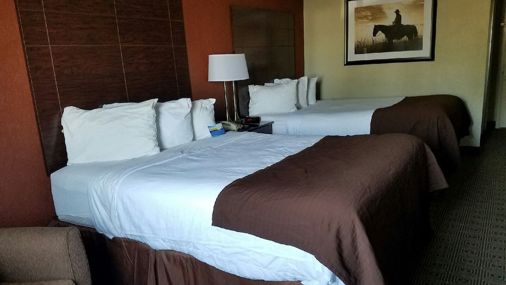 Baymont By Wyndham Midland Airport 12/32