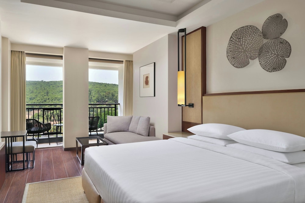 1 Bedroom, Signature, Suite, Courtyard by Marriott Mahabaleshwar 5/8