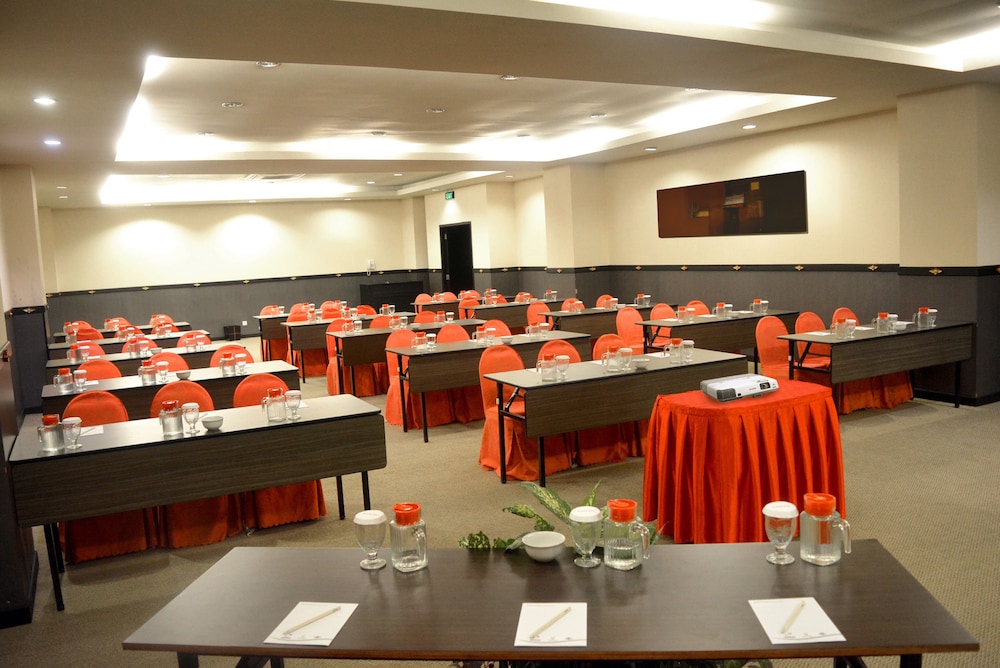 Aston Denpasar Hotel & Convention Center 67/72