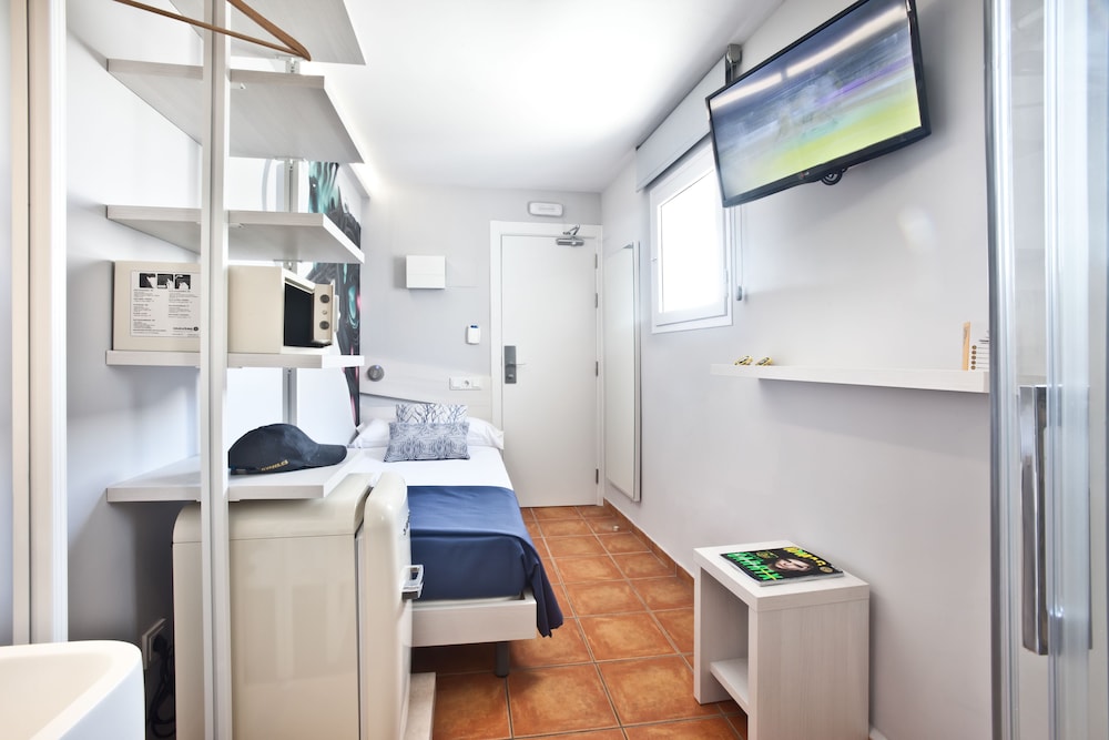 Hotel Ryans La Marina 42/69