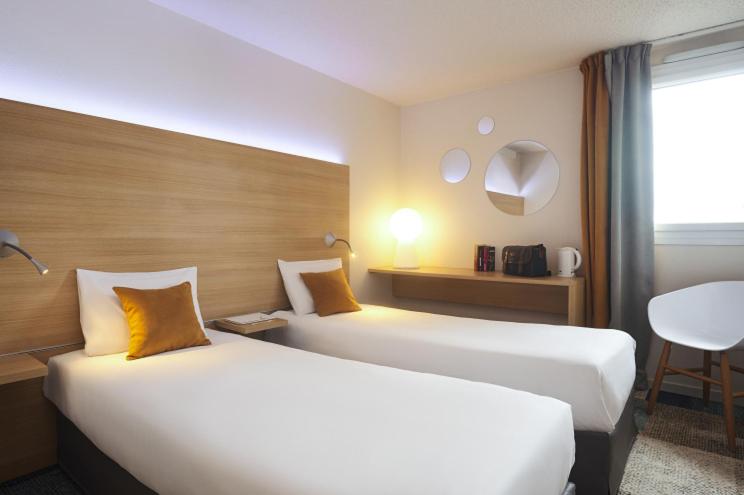 Room, Twin Beds
