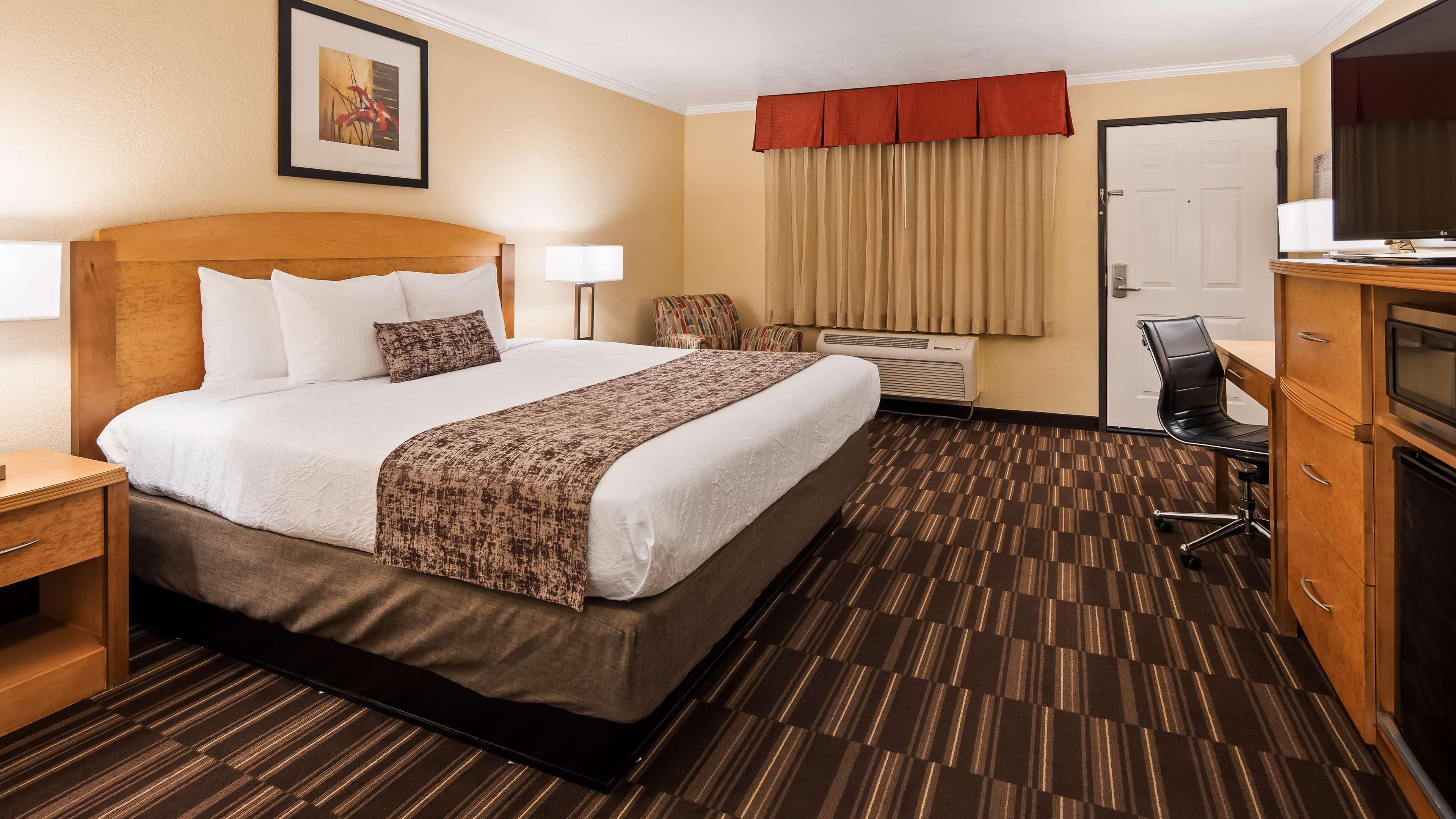 غرفة بزنس بسرير كينج، Best Western Plus Ontario Airport & Convention Center 8/14