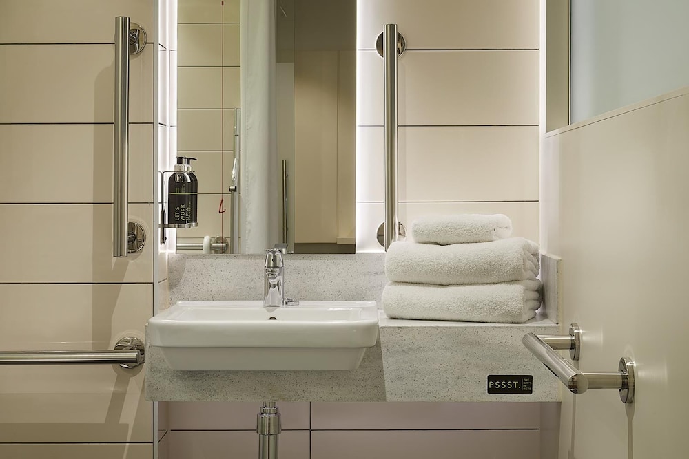 Hub by Premier Inn Edinburgh Royal Mile 44/48