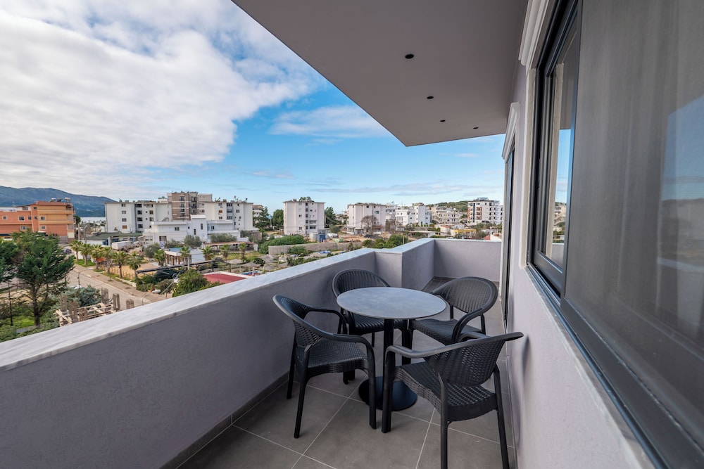 Hotel Piramida 32/50