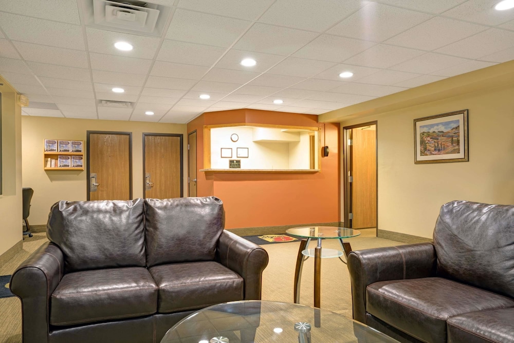 Super 8 by Wyndham Melrose 17/23