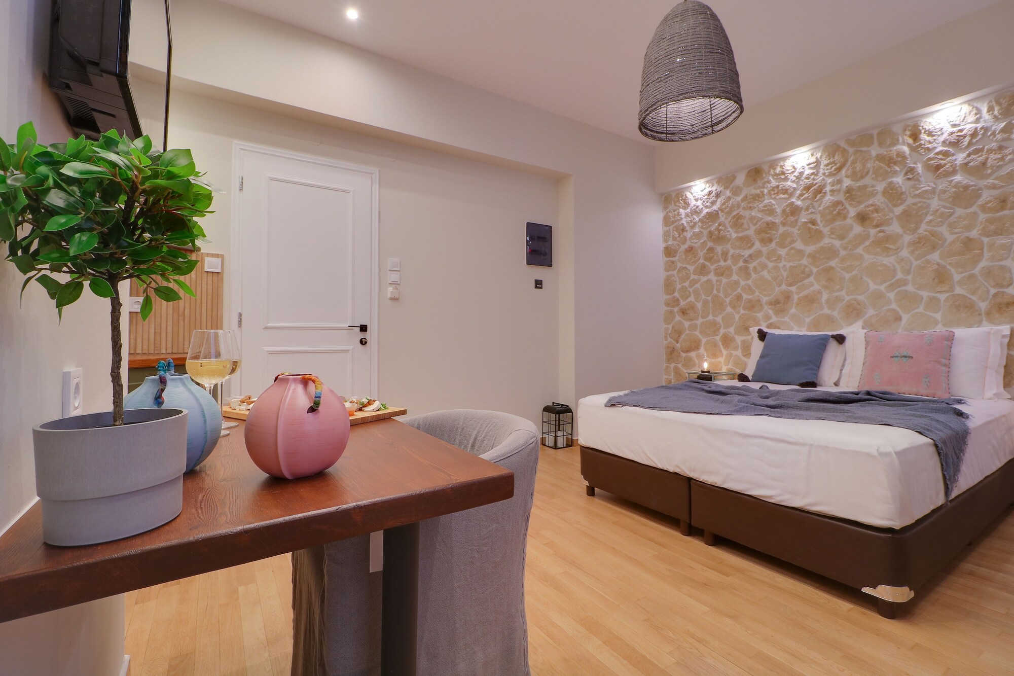 TRADITIONAL, QUEEN BED
