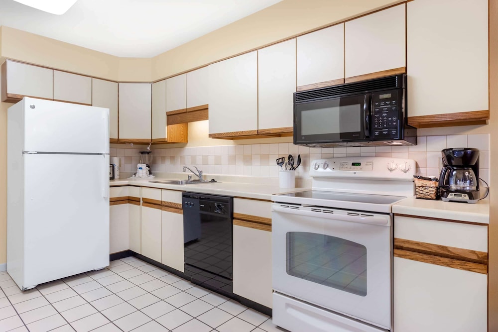 Tamarack Wisconsin Dells a Ramada by Wyndham 38/50
