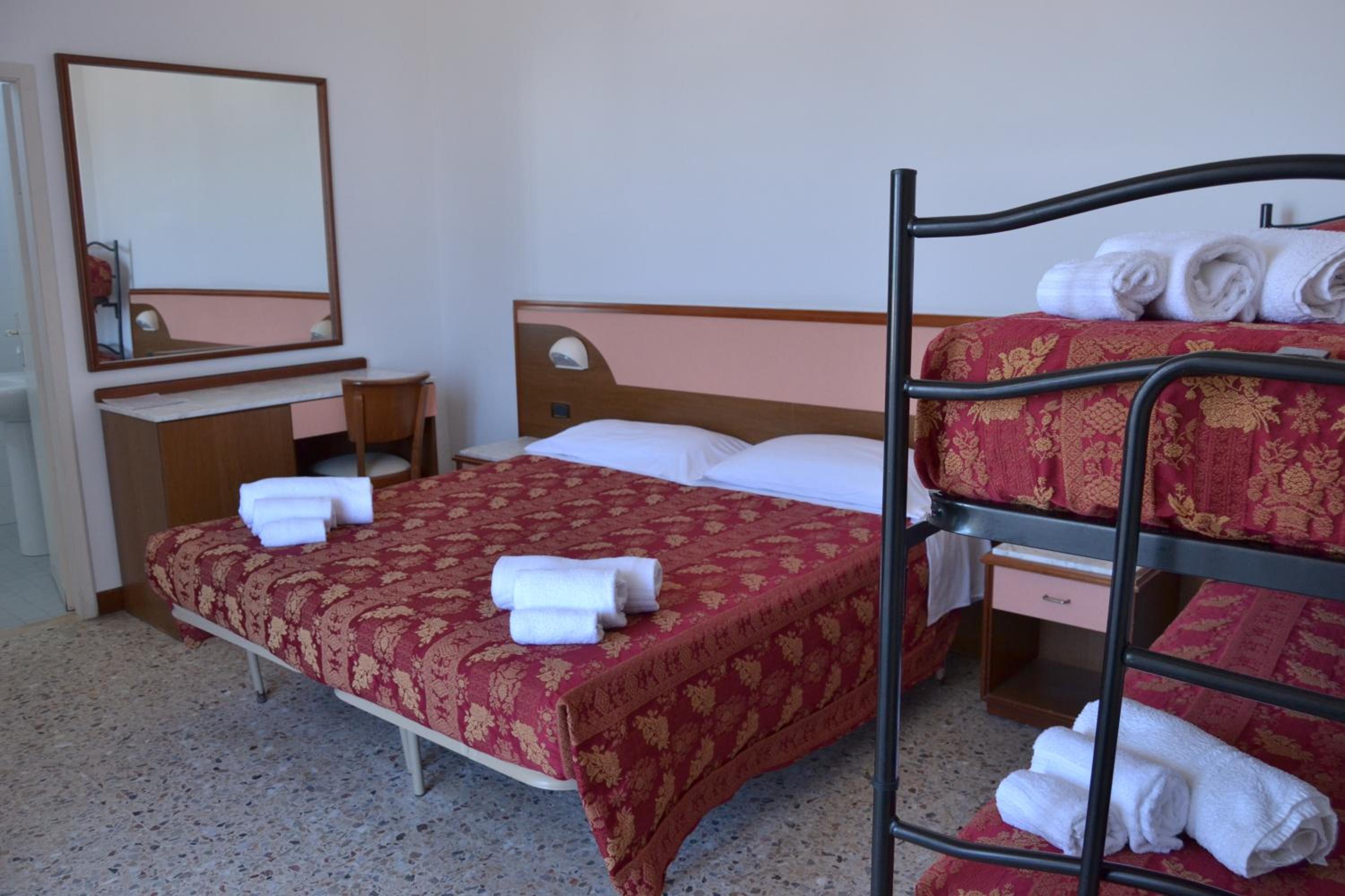 Room, Quadruple, Lateral Side Sea View