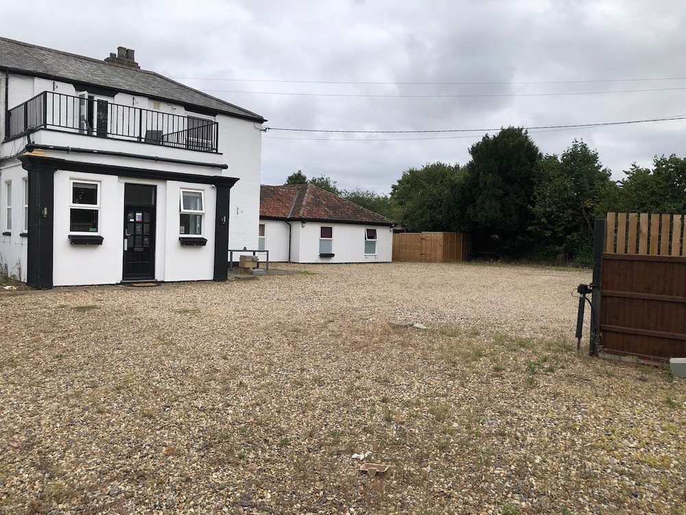 OYO Watton Vibe Hotel 40/50