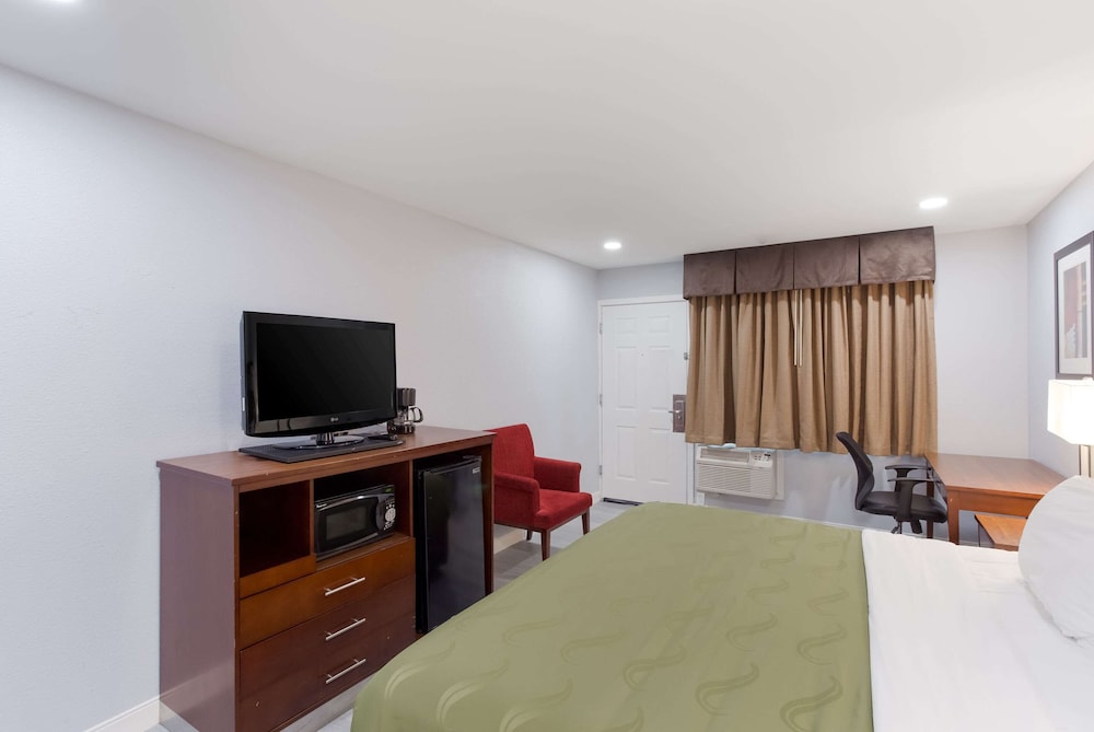 Quality Inn Redding Near I-5 35/51