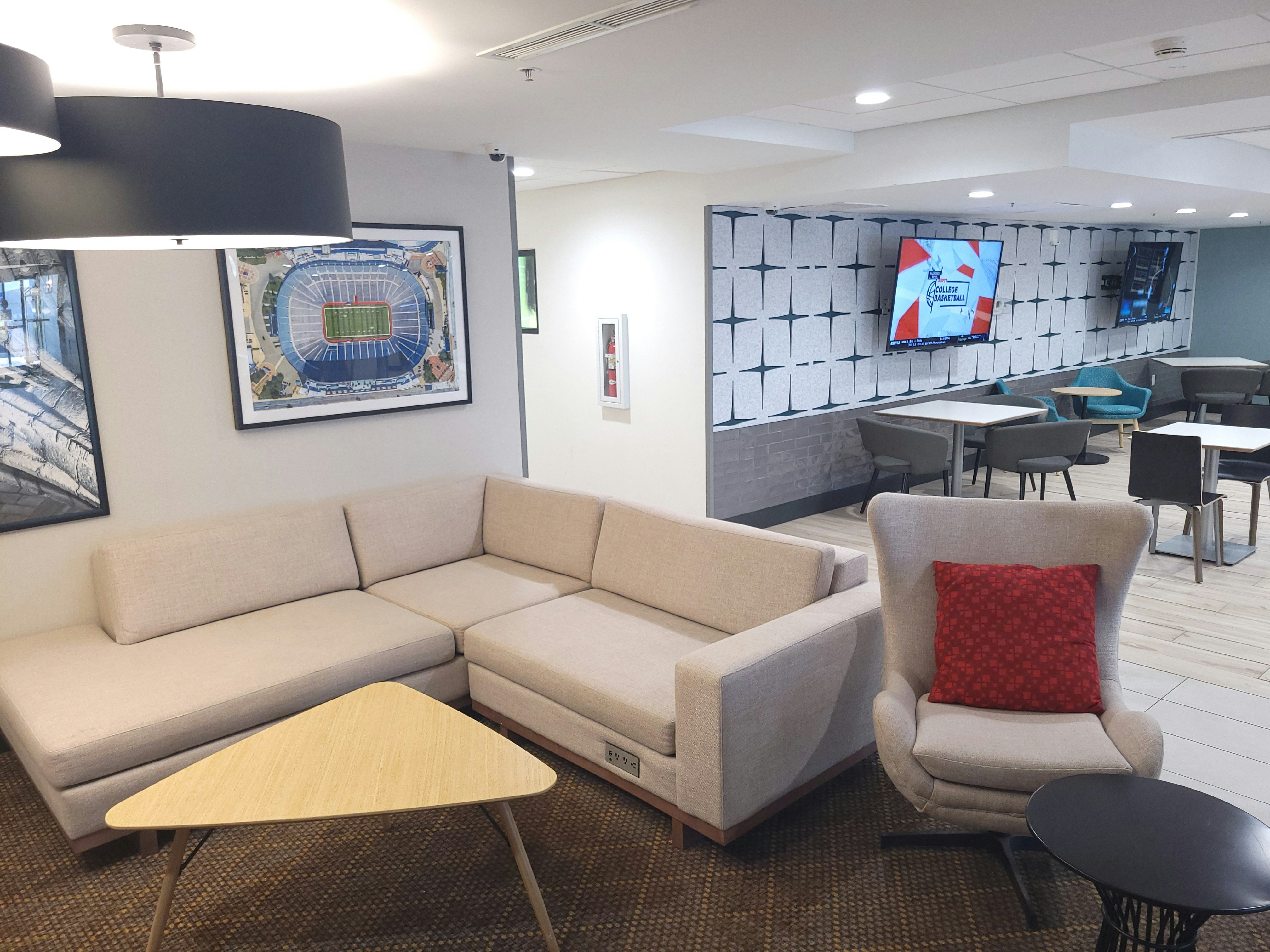 Holiday Inn Hotel Suites Ann Arbor Univ Michigan 46/73
