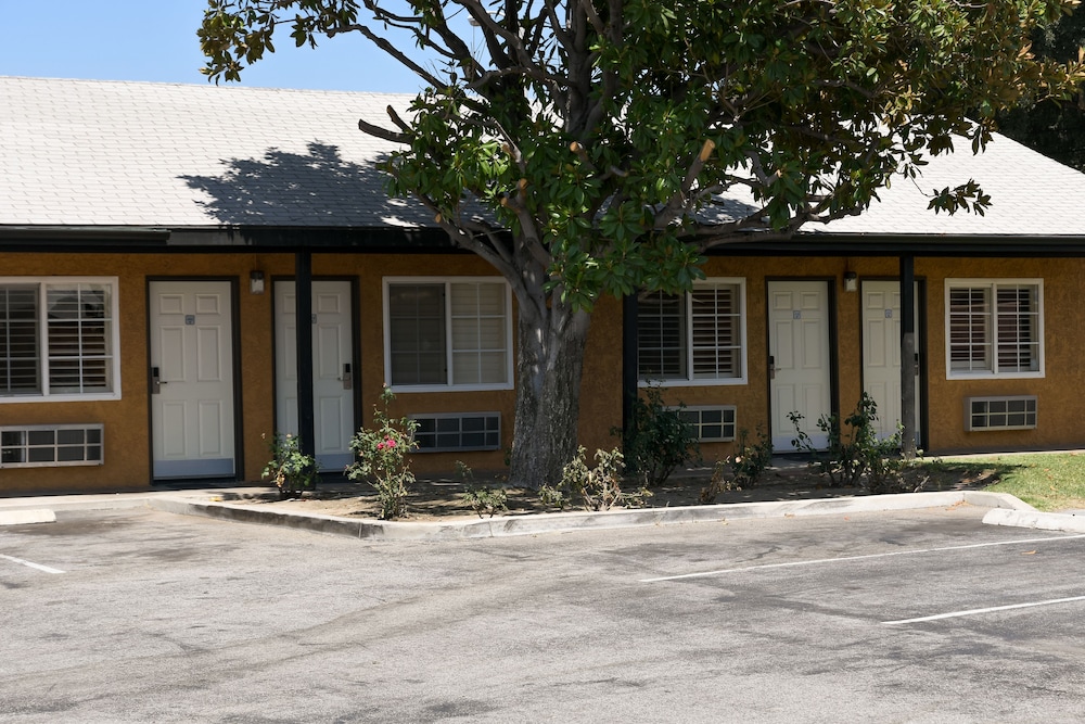 Covina Motel 28/37