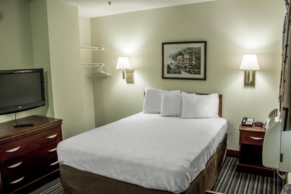 Studio 6 Extended Stay - Greensboro, NC - I-40 25/48