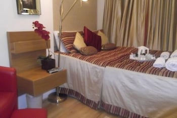 ABC Hyde Park Hotel 33/53