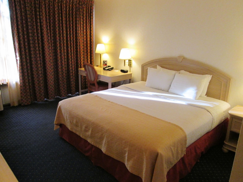 Holiday Inn Canyon de Chelly (Chinle), an IHG Hotel 11/37