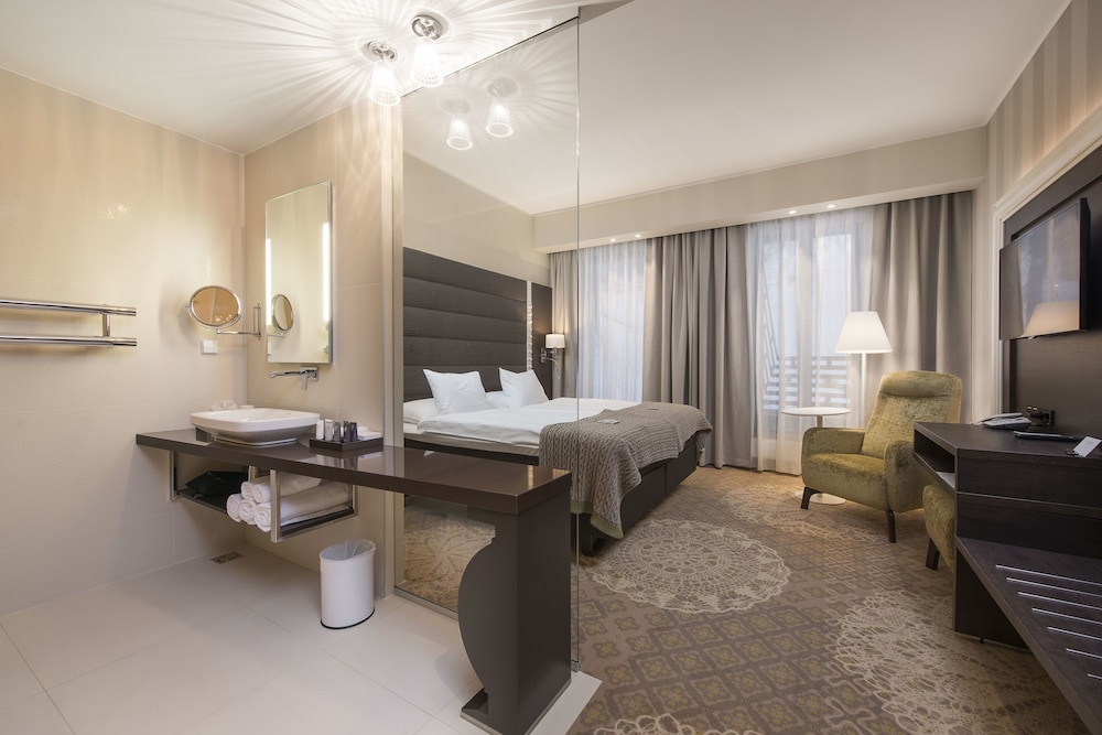 Lydia Hotel 21/70