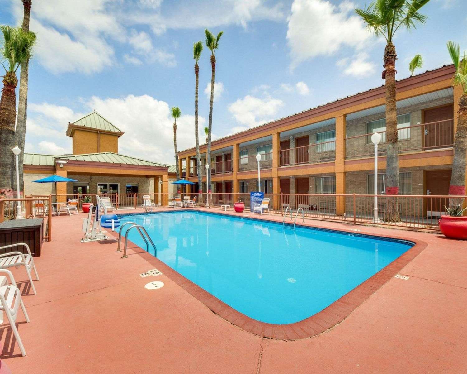 Econo Lodge Inn and Suites Eagle Pass, TX 37/37