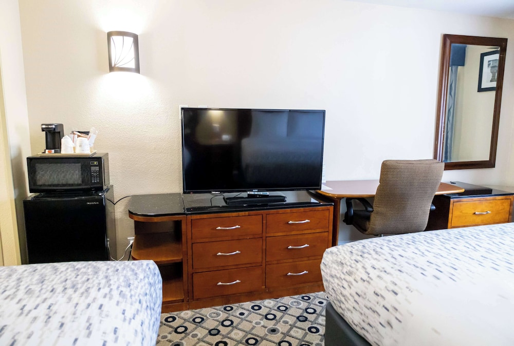 Days Inn by Wyndham College Park Atlanta Airport South 46/59