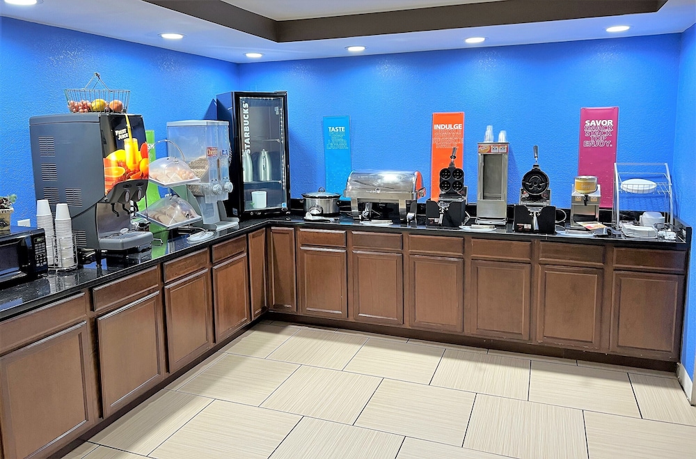 Travelodge By Wyndham Fort Wayne North 3/38