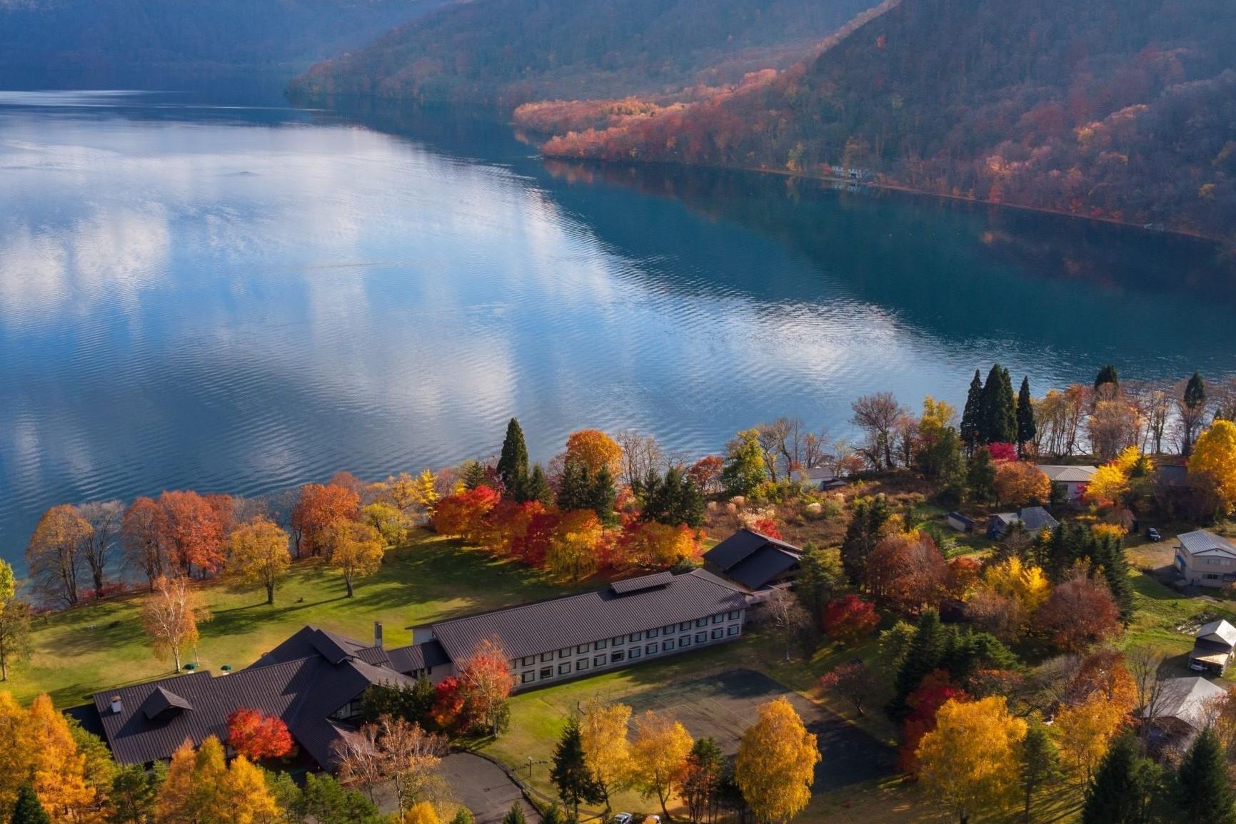Room, Lake View