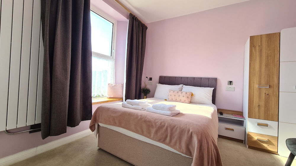 Comfort, Double Bed, Bathtub, The Torland Hotel 2/5