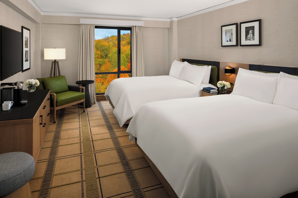 FAIRMONT, LUXURY, 2 QUEEN BEDS