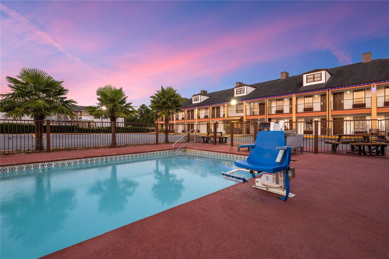 Baymont by Wyndham Commerce GA Near Tanger Outlets Mall 13/17