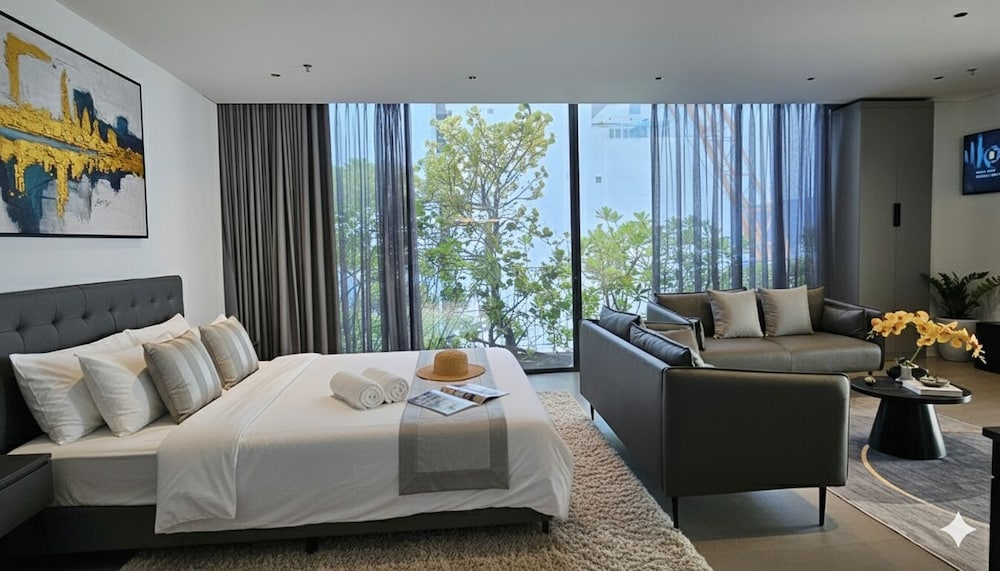 Junior Suite, King Bed, Pool or Sea View
