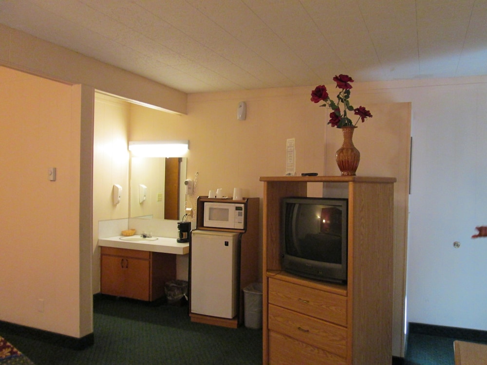 Town House Motel Inc 4/33