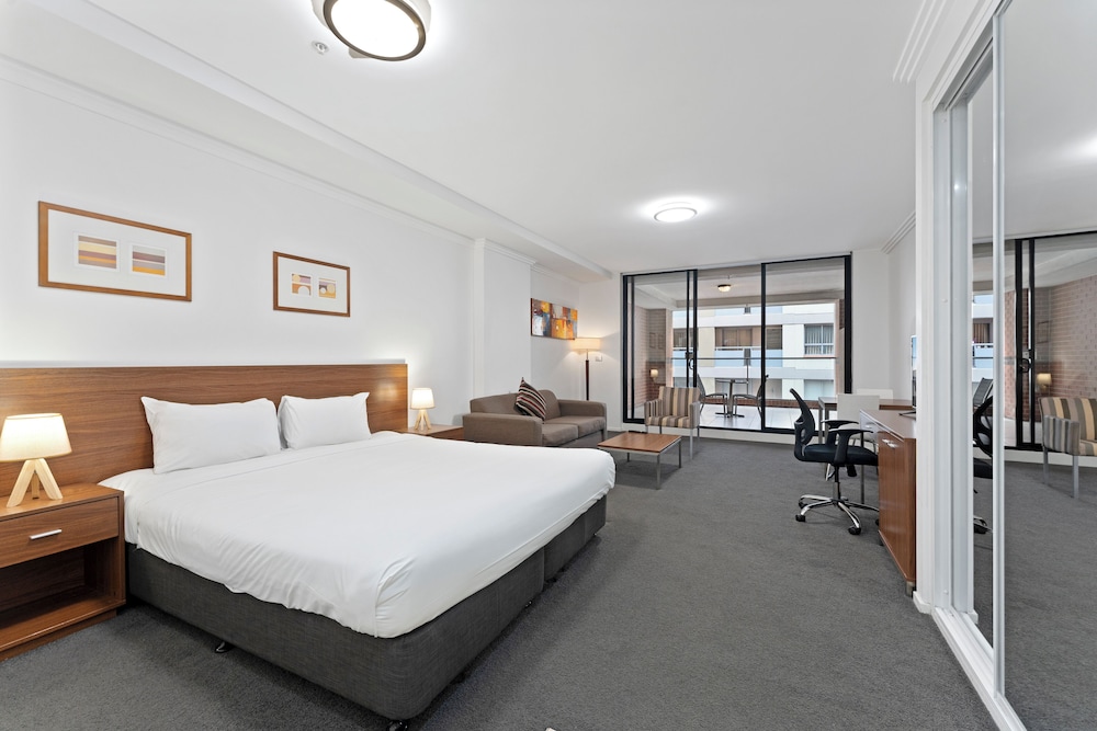 Split, Executive, Studio, King Bed