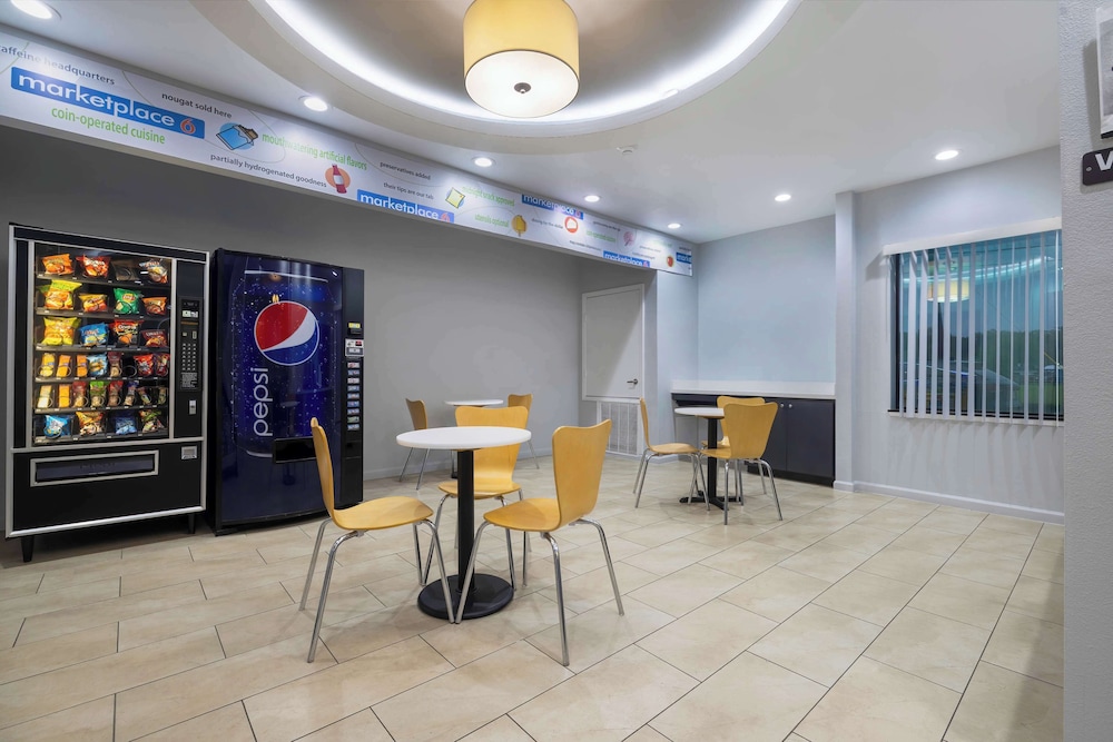 Studio6 Suites Texas City, TX – I-45 South 30/35