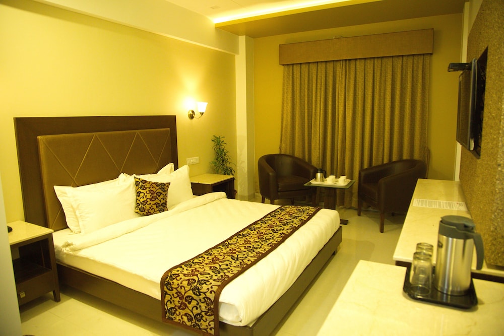 THE GRAND VINAYAK HOTEL 6/16