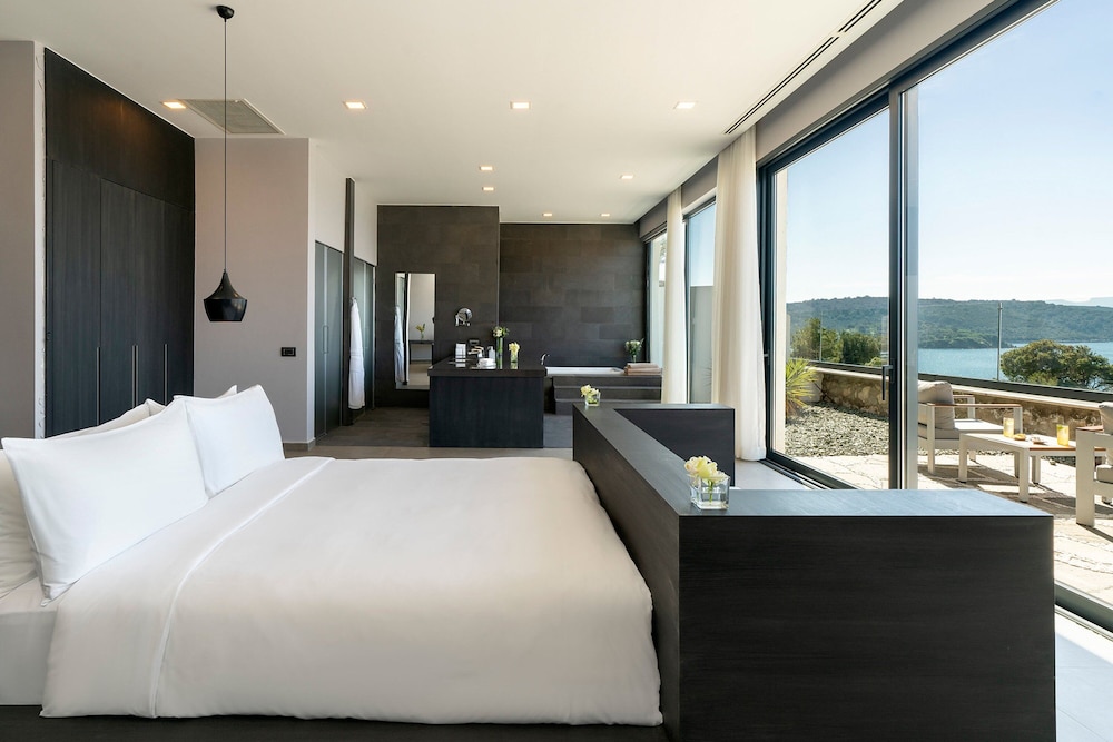 Junior Suite, King Bed, Sea View, Balcony
