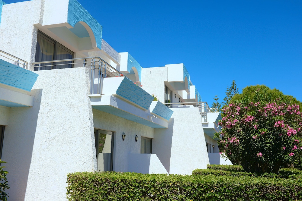 Blue Horizon Hotel in IALYSSOS