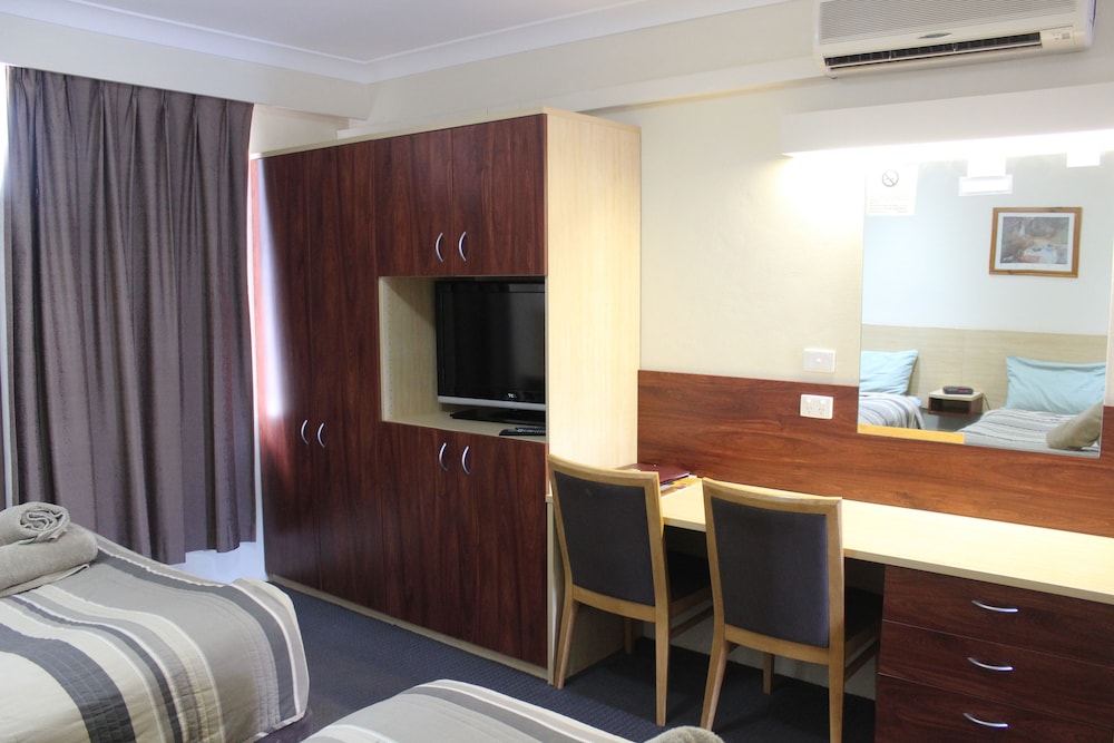 Acacia Motor Inn 10/55