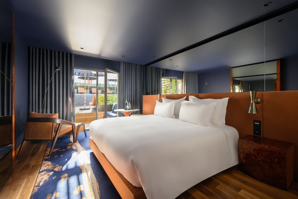 Deluxe, King Bed, Pool View, Terrace