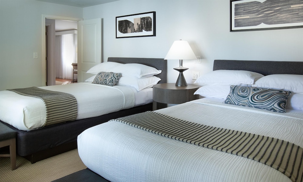 WEST BEACH INN A COAST HOTEL 16/65