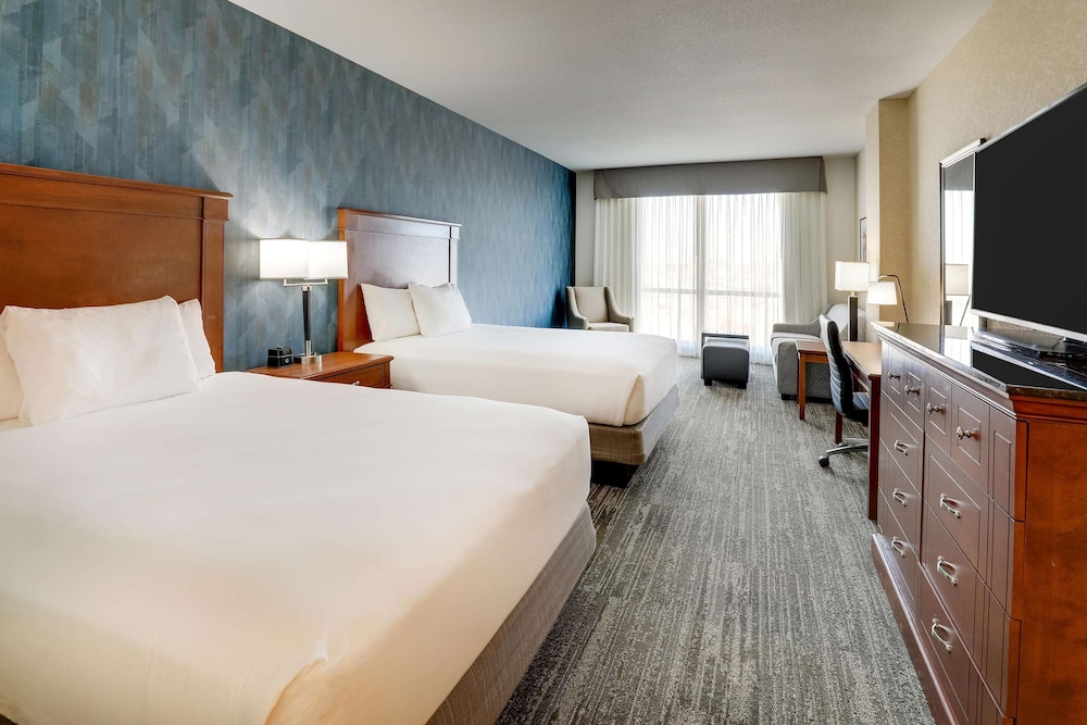 غرفة كبيرة بسريرين كوين، Drury Inn Suites Denver Westminster 5/10