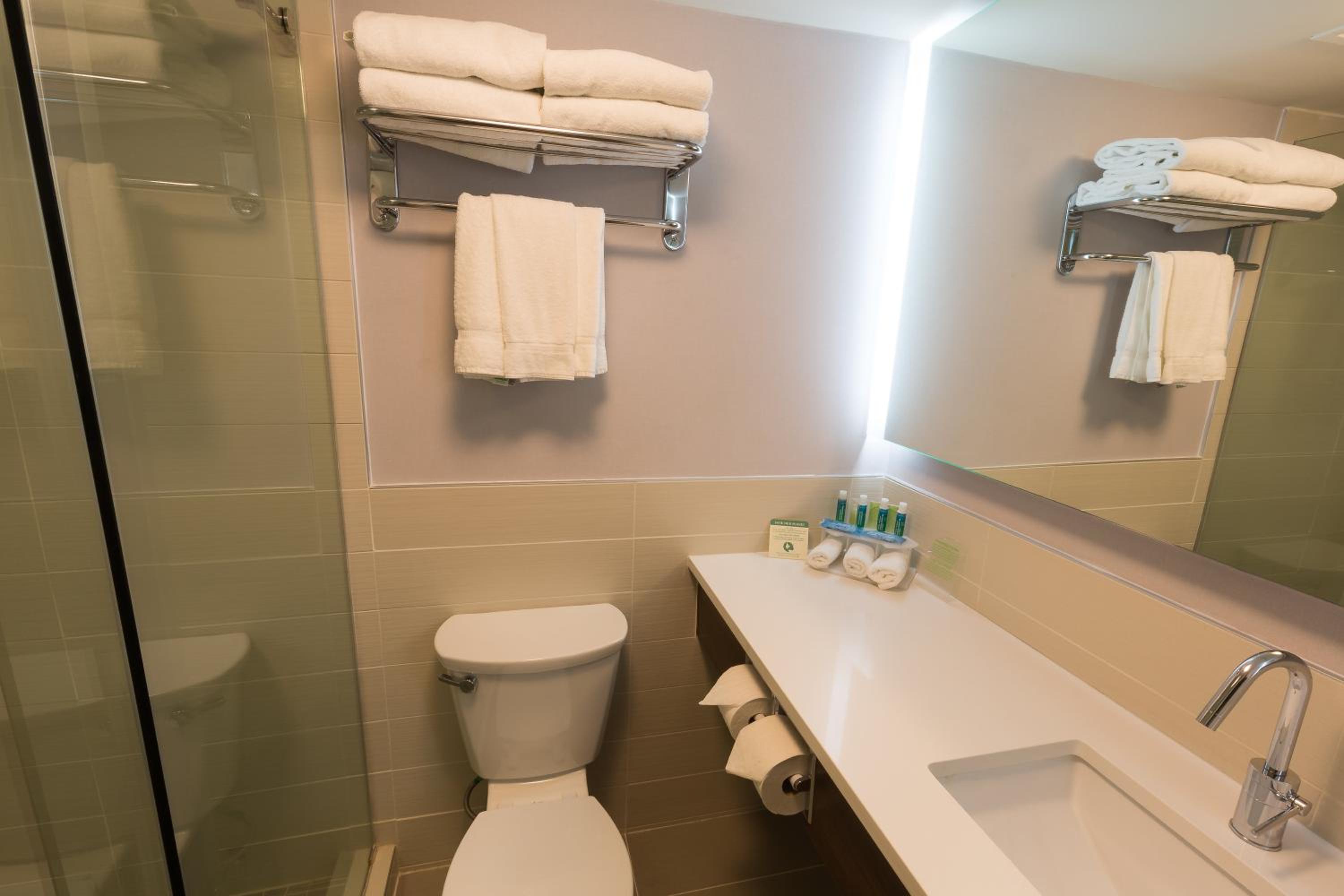 Suite, King Bed, Sofa 3/4