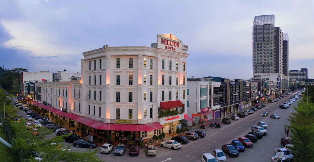 1 Million Hotel 2/75