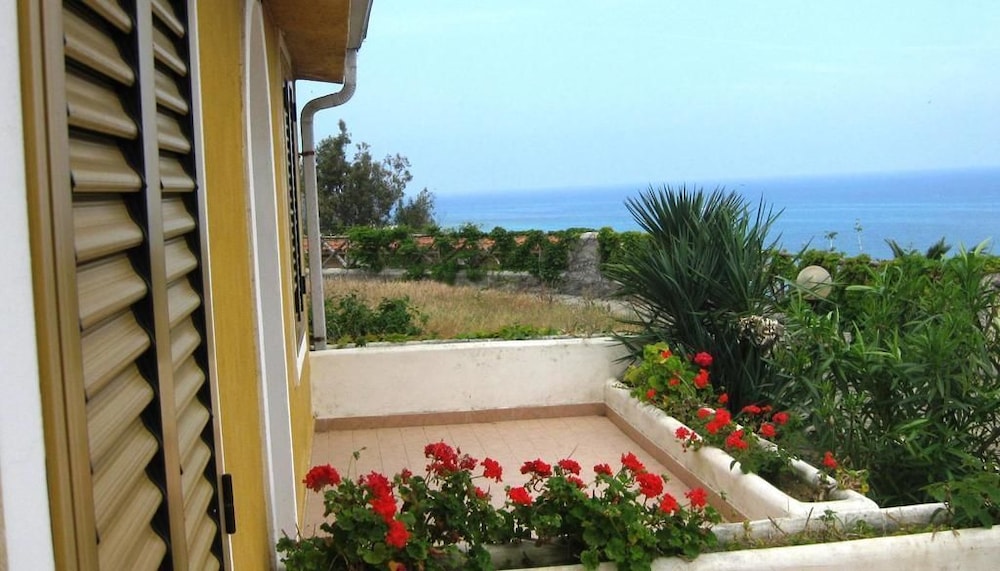 Cala Petrosa Resort. in PARGHELIA