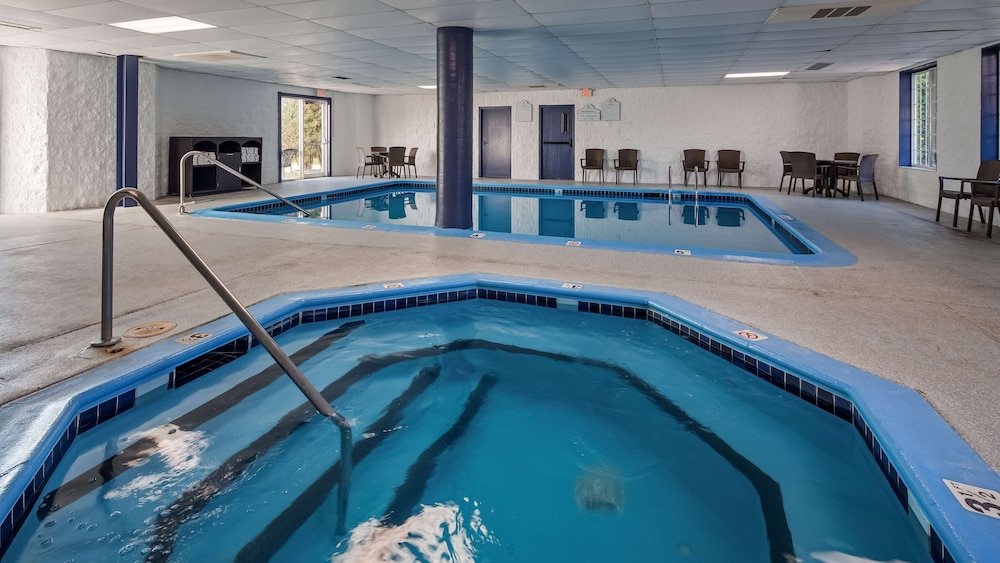 Charlevoix Inn Suites, SureStay Collection by Best Western 25/45